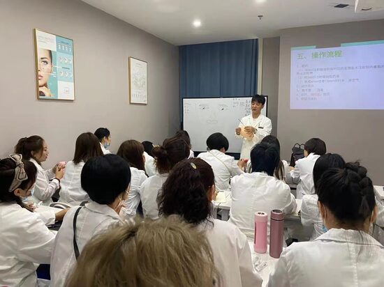 30岁女性每月基础卵泡正常范围,超过是多囊低于是卵衰